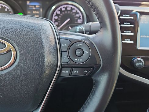 Used 2018 Toyota Camry SE w/ Convenience Package FWD image 15