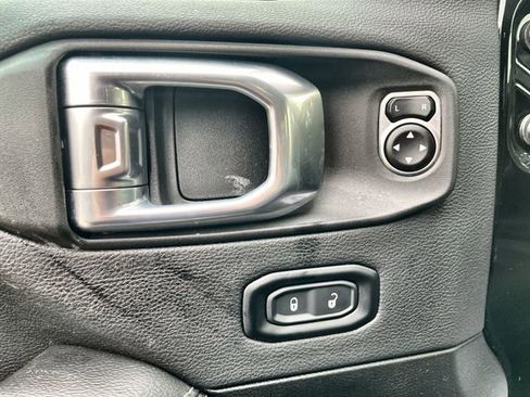 Used 2023 Jeep Gladiator Overland image 17