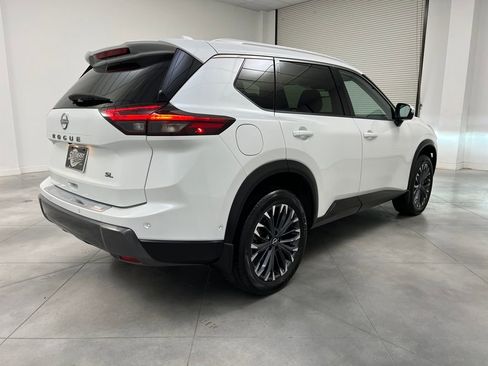 Used 2025 Nissan Rogue SL w/ Tech Package FWD image 7