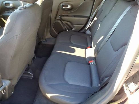 Used 2023 Jeep Renegade Latitude AWD/4WD image 13