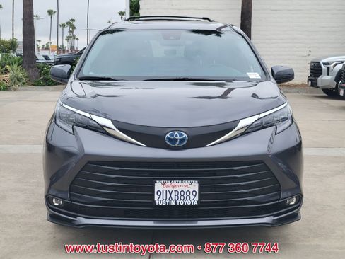 Used 2025 Toyota Sienna XLE w/ XLE Plus Package AWD/4WD image 8
