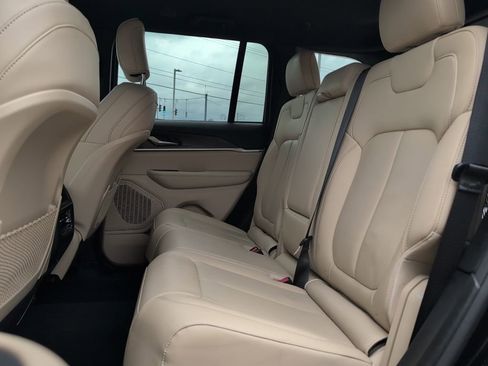 Used 2023 Jeep Grand Cherokee Limited AWD/4WD image 22
