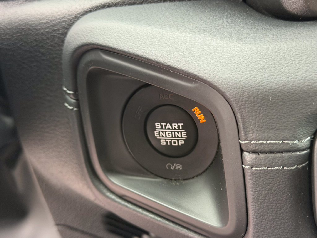Used 2024 Jeep Wrangler Unlimited Sahara w/ Technology Group AWD/4WD image 36