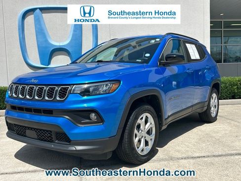 Used 2024 Jeep Compass Latitude AWD/4WD image 1