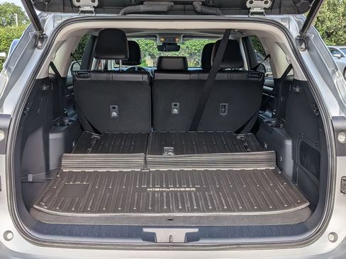 Used 2023 Toyota Highlander XLE AWD/4WD image 34