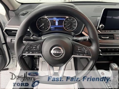 Used 2025 Nissan Altima 2.5 SV image 38