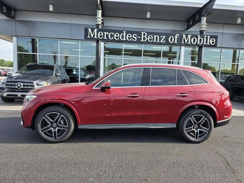 Used 2025 Mercedes-Benz GLC 300 image 1