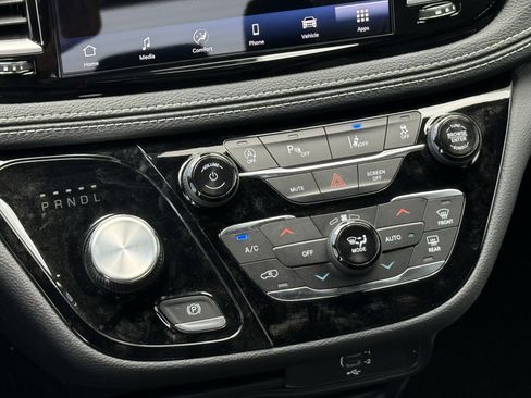 New 2026 Chrysler Pacifica Select FWD image 14