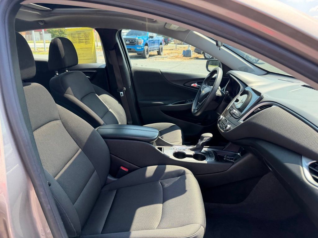 Used 2023 Chevrolet Malibu LT FWD image 31