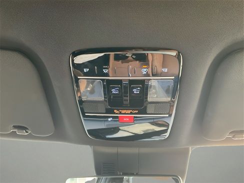 Used 2025 Hyundai Santa Fe Limited image 30