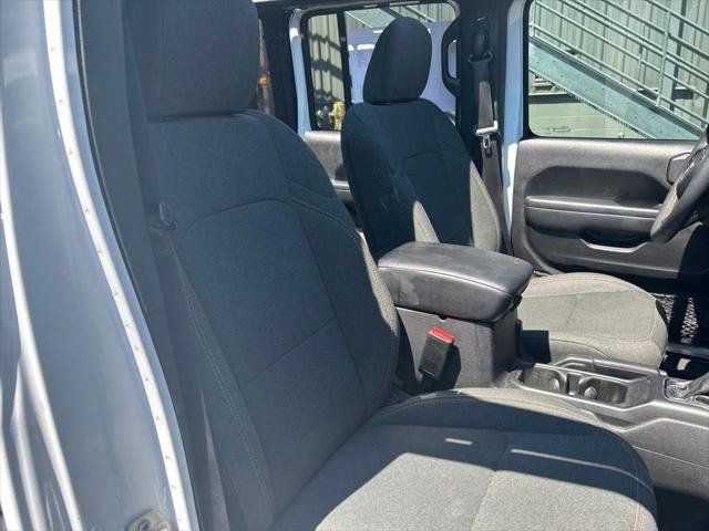 Certified 2024 Jeep Wrangler Unlimited w/ Convenience Group AWD/4WD image 39