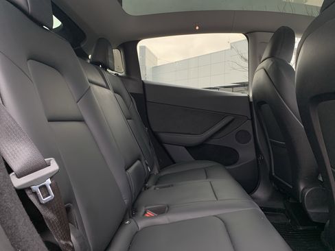 Used 2023 Tesla Model Y Long Range image 33