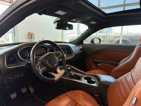 Used 2015 Dodge Challenger SRT image 12