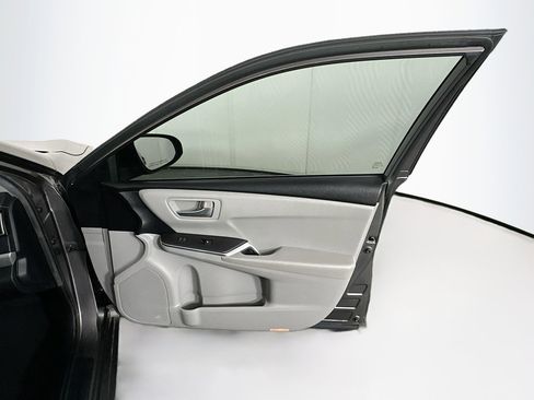 Used 2015 Toyota Camry SE image 29