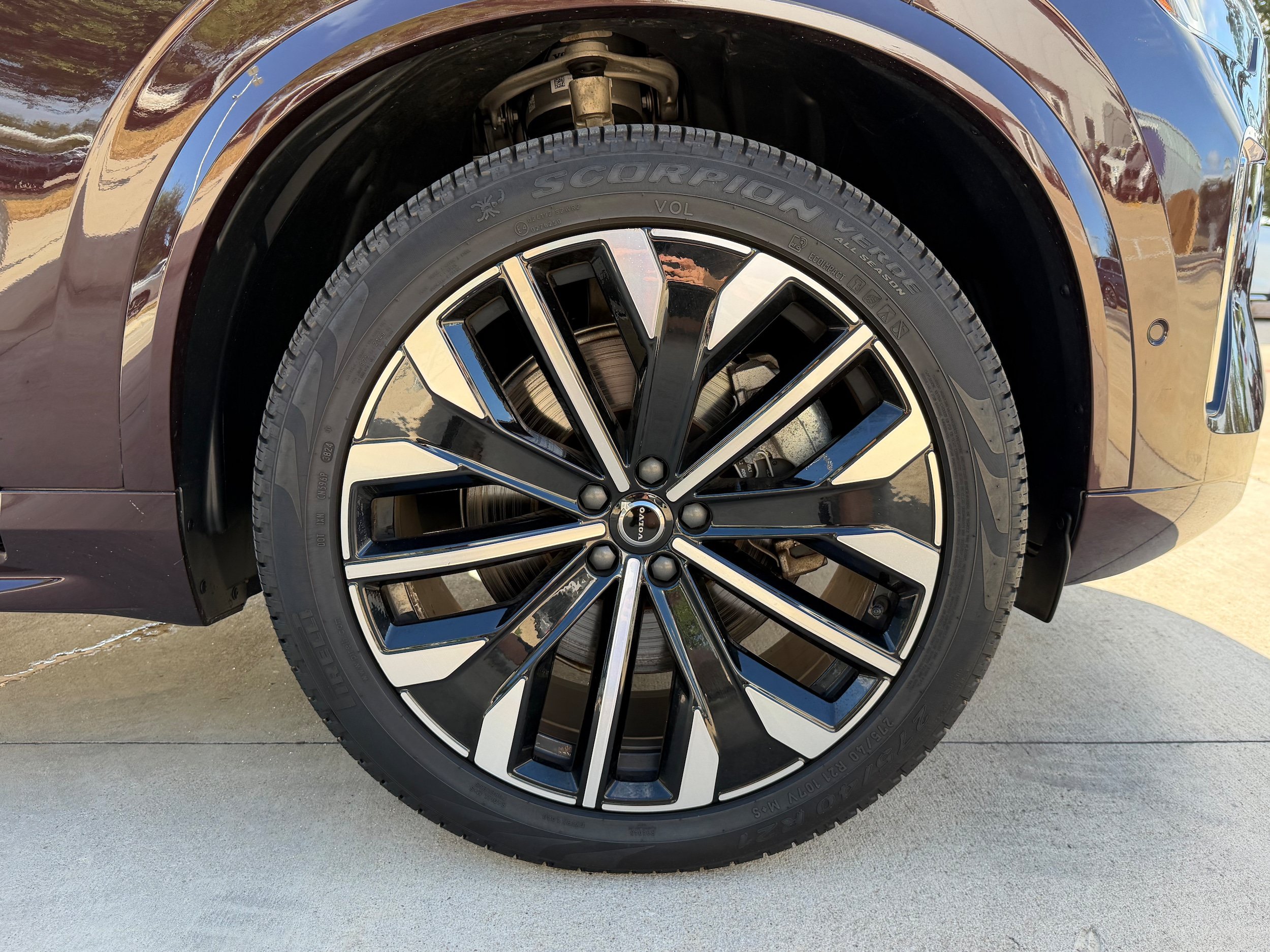 Certified 2025 Volvo XC90 T8 Ultra AWD/4WD image 9