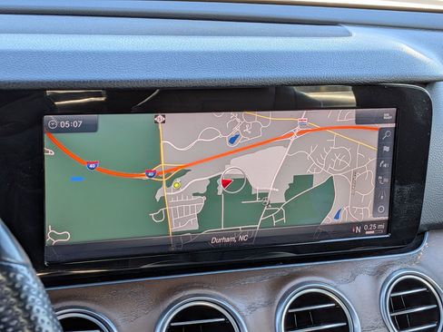 Used 2018 Mercedes-Benz E 400 E 400 image 25