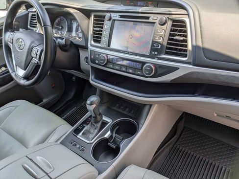 Used 2019 Toyota Highlander Limited AWD/4WD image 25