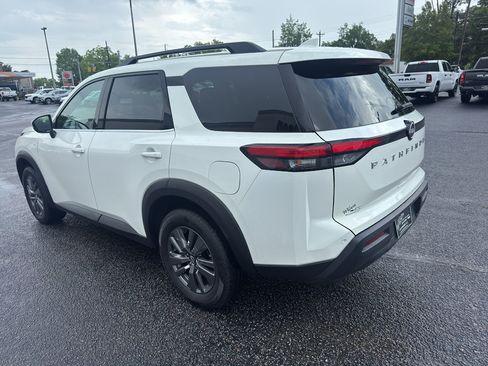 Used 2024 Nissan Pathfinder SV FWD image 7