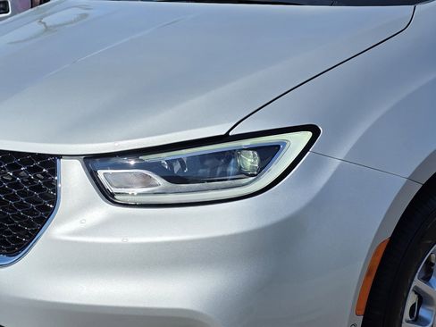 New 2026 Chrysler Pacifica Select image 8