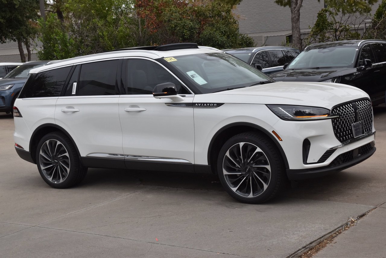 New 2027 Lincoln Aviator Reserve AWD/4WD image 4