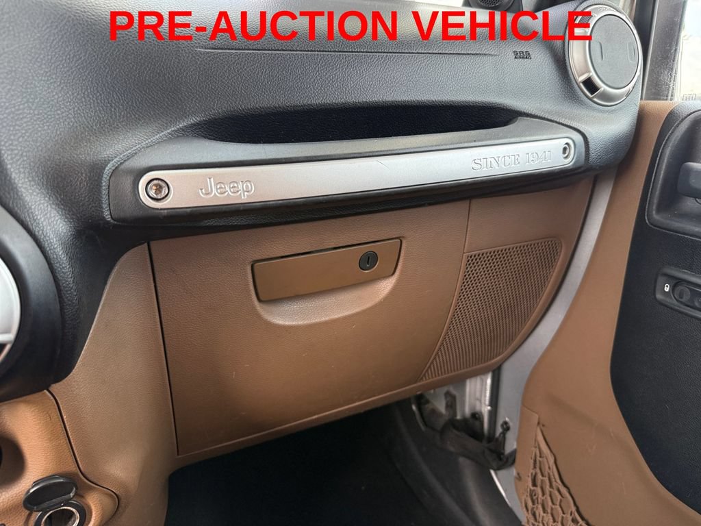 Used 2011 Jeep Wrangler Unlimited Sahara w/ Connectivity Group AWD/4WD image 25