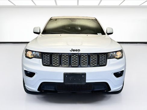 Used 2018 Jeep Grand Cherokee Altitude RWD image 2