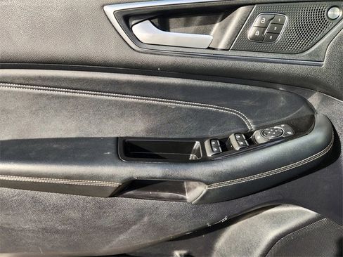 Used 2020 Ford Edge Titanium w/ Equipment Group 301A image 23