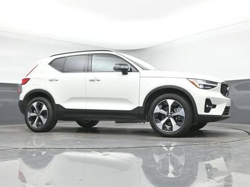 Used 2026 Volvo XC40 B5 Plus AWD/4WD image 10