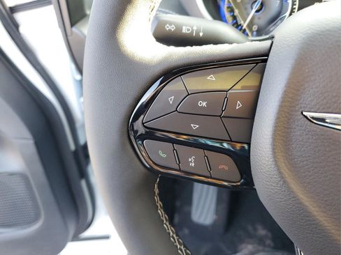 New 2026 Chrysler Pacifica Select AWD/4WD image 29