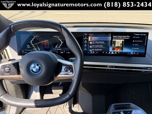 Used 2024 BMW iX xDrive50 w/ Premium Package AWD/4WD image 22