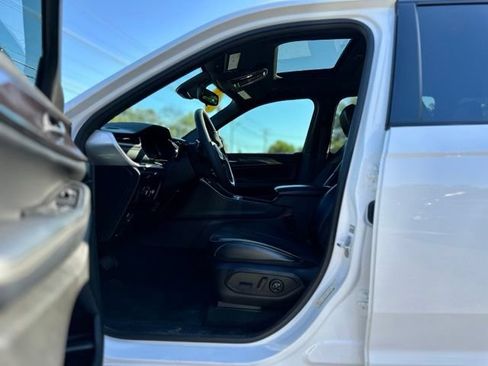 Used 2023 Jeep Grand Cherokee Altitude AWD/4WD image 11