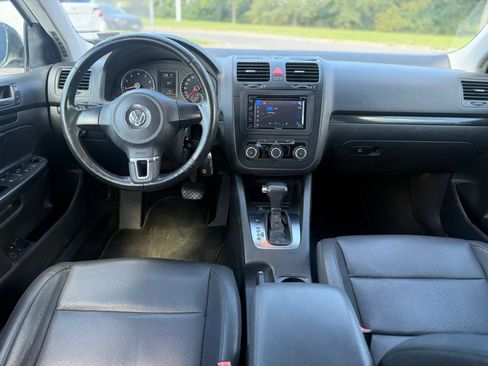 Used 2010 Volkswagen Jetta SE FWD image 10