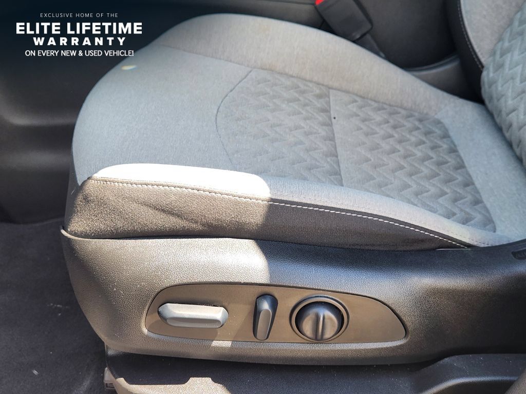 Used 2023 Chevrolet Equinox LT w/ Driver Convenience Package FWD image 24