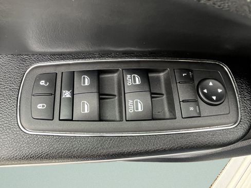 Used 2022 Chrysler 300 S image 19