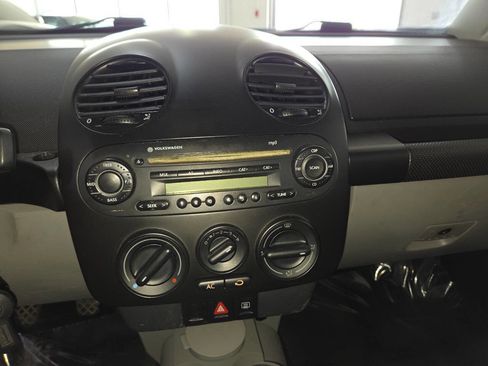 Used 1998 Volkswagen Beetle Coupe FWD image 27