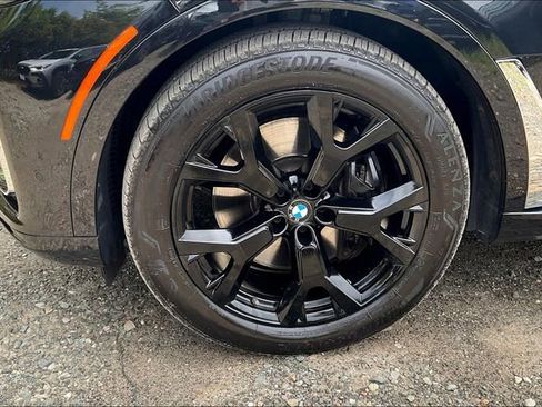 Used 2022 BMW X7 xDrive40i w/ Premium Package image 8