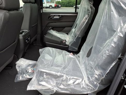 New 2026 Chevrolet Suburban Z71 w/ Z71 Off-Road Package AWD/4WD image 9