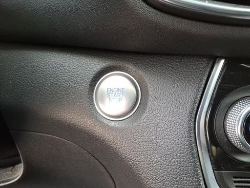 Used 2020 Hyundai Santa Fe SEL w/ Convenience + Premium Package image 12