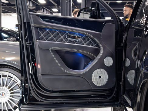 Used 2021 Bentley Bentayga w/ First Edition Specification image 4