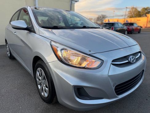 Used 2017 Hyundai Accent SE image 3