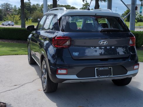 Used 2026 Hyundai Venue SEL FWD image 8