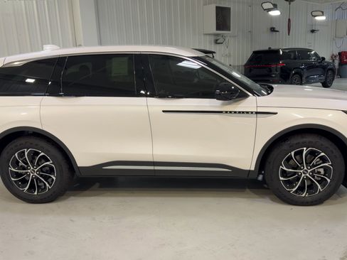 New 2026 Lincoln Nautilus Premier AWD/4WD image 2