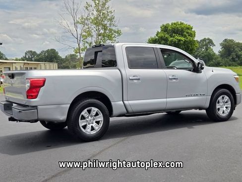 Used 2019 Nissan Titan SV RWD image 3