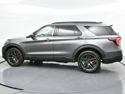 Used 2025 Ford Explorer ST-Line w/ Premium Package image 5