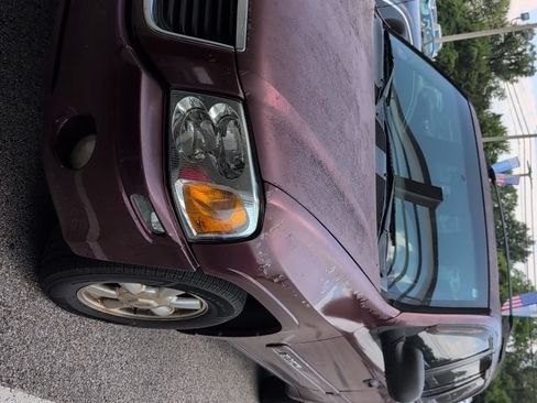 Used 2004 GMC Envoy SLE AWD/4WD image 4