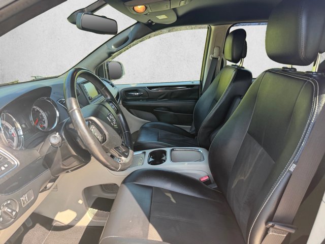 Used 2019 Dodge Grand Caravan SXT FWD image 16