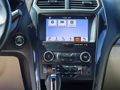 Used 2019 Ford Explorer XLT image 10