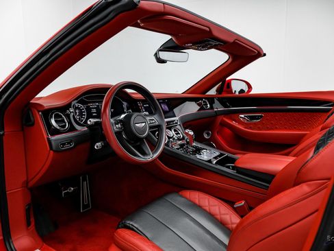 Used 2022 Bentley Continental GT image 2