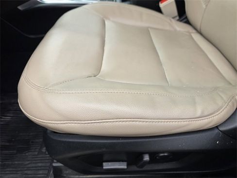 Used 2021 Ford Explorer XLT w/ Equipment Group 202A image 17