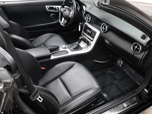 Used 2013 Mercedes-Benz SLK 250 image 24